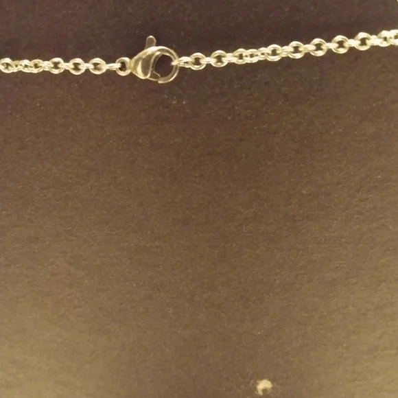 !!SALE!!Lovely Shell, mother of Pearl flowers, rhinestone necklace. NEW. - Picture 3 of 4